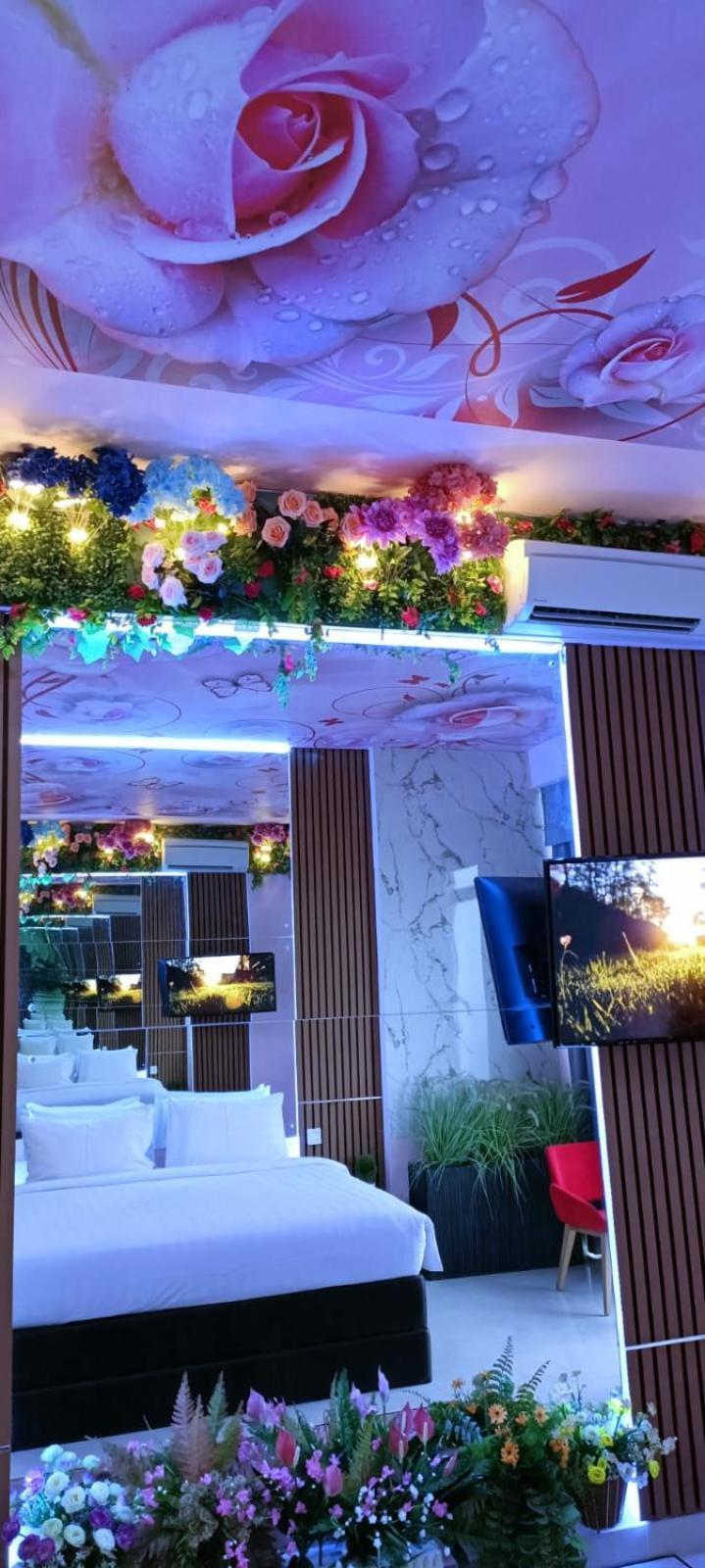 The Bridge Club Hotel Phnom Penh Exterior foto