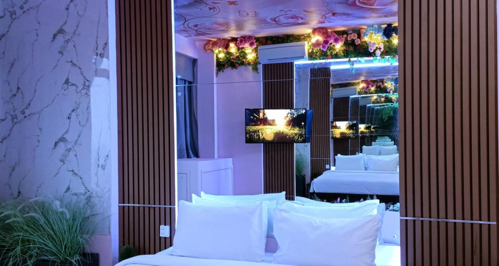 The Bridge Club Hotel Phnom Penh Exterior foto