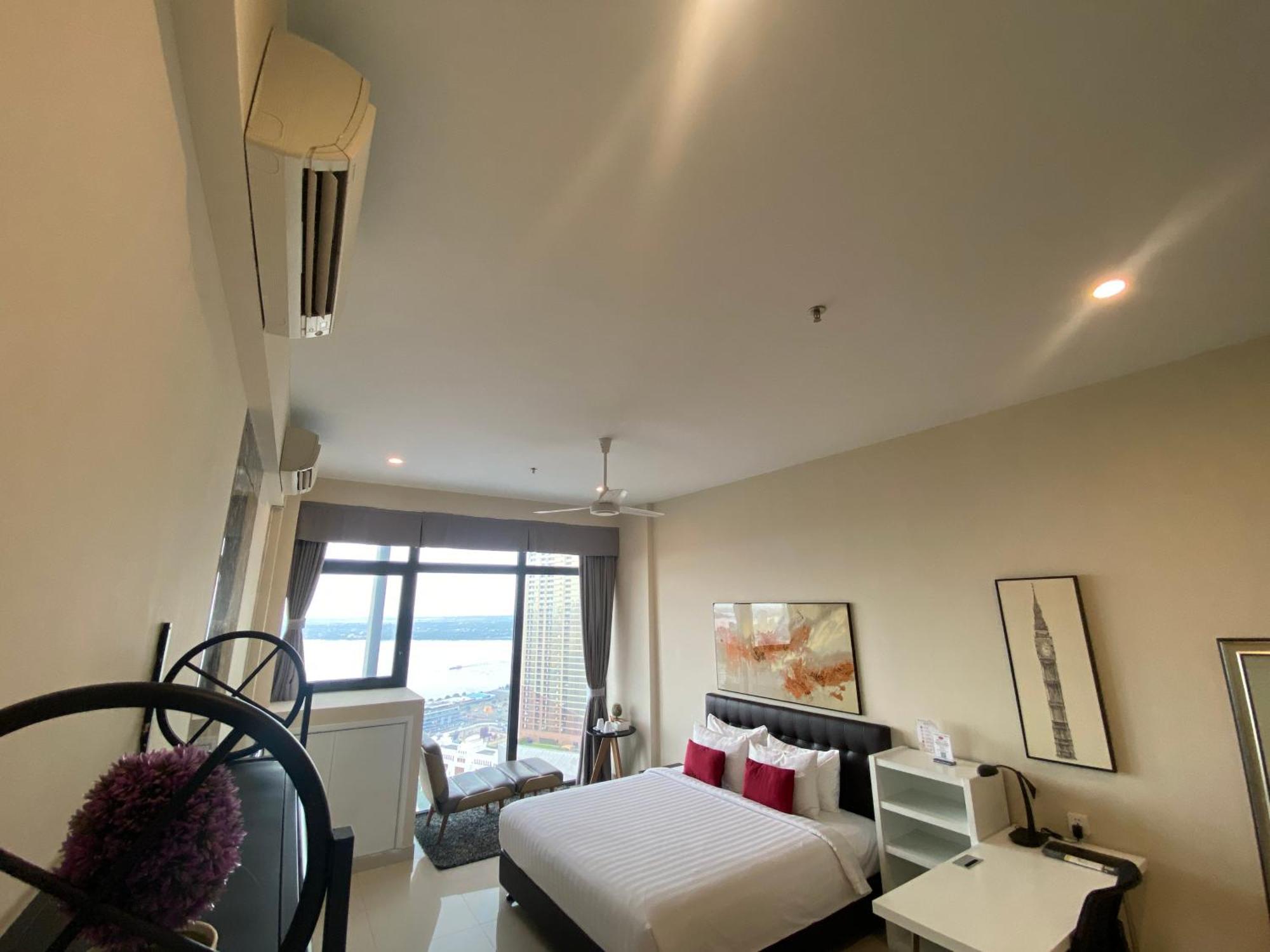 The Bridge Club Hotel Phnom Penh Exterior foto