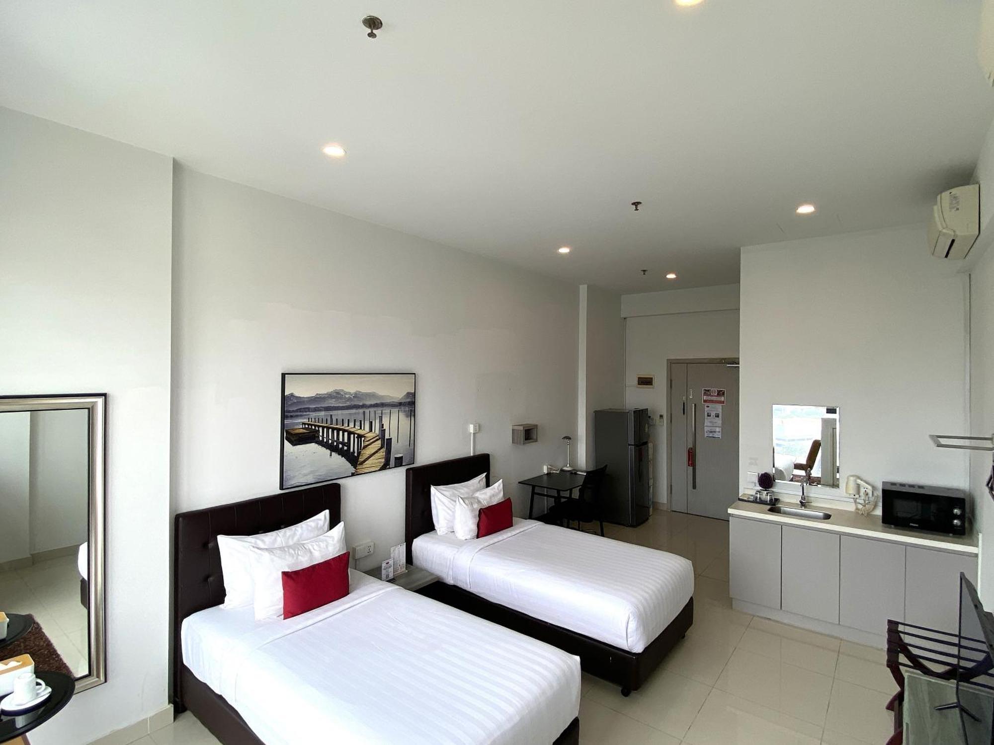 The Bridge Club Hotel Phnom Penh Exterior foto