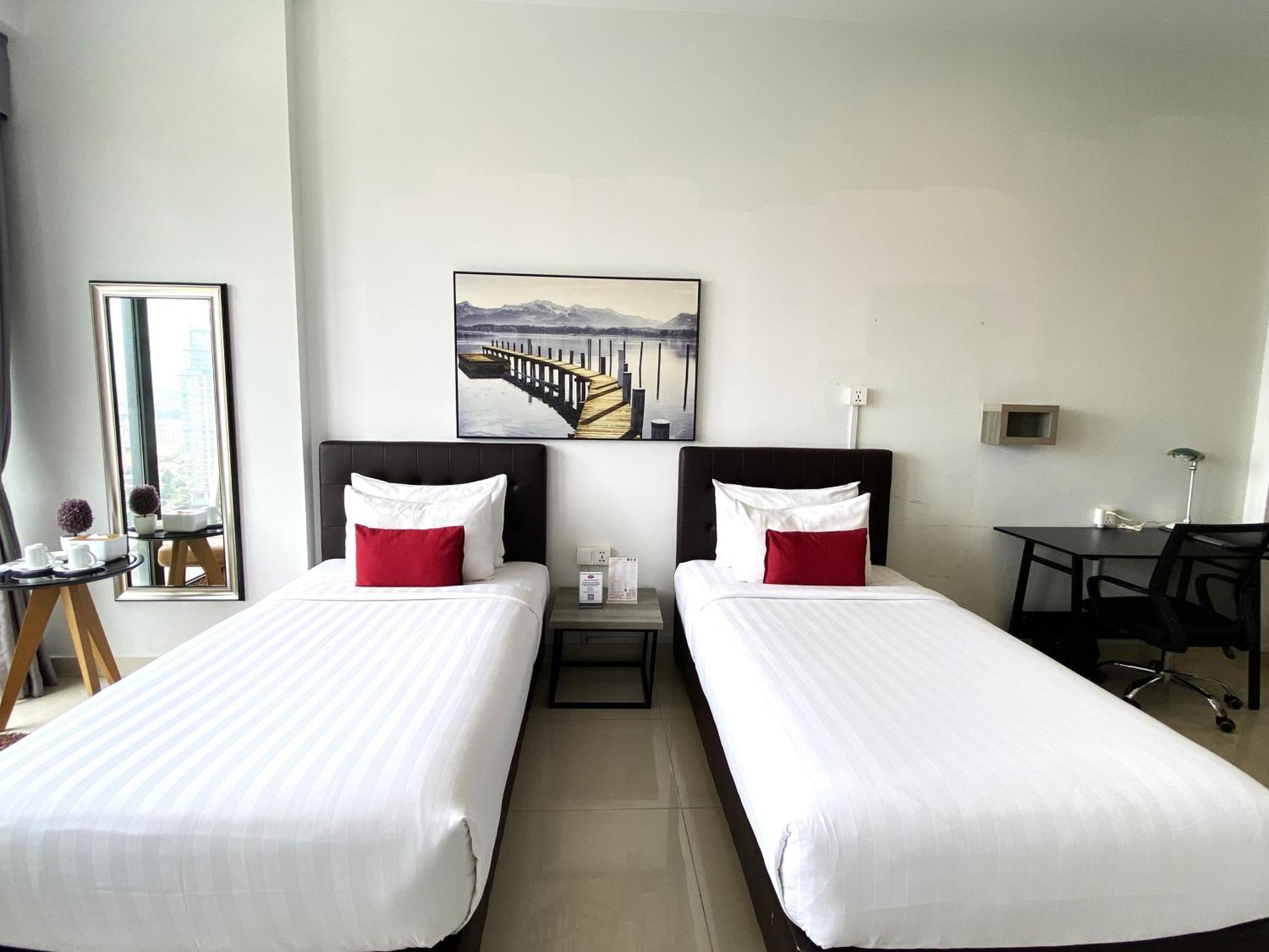The Bridge Club Hotel Phnom Penh Exterior foto